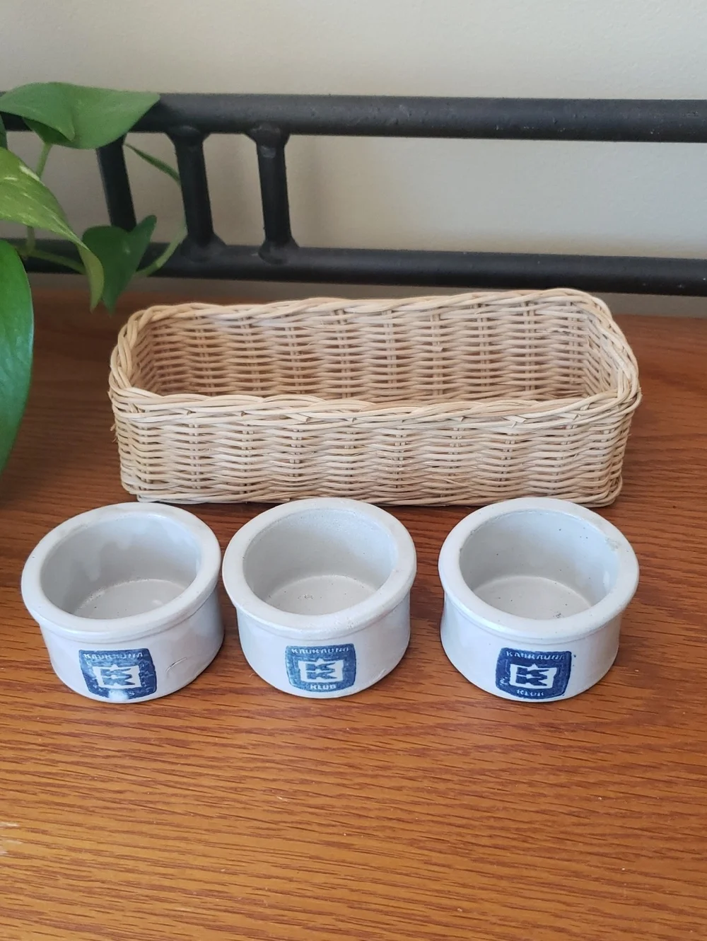 Vtg Kaukauna Klub Mini  Ceramic Crocks (3) In Wicker Basket